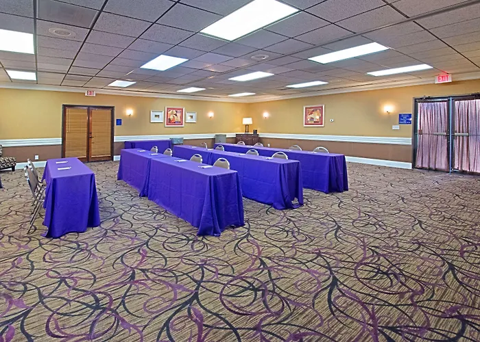 Western Mall & Hotel 3*