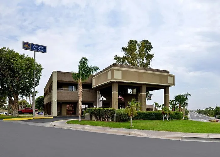 Western Mall & Hotel 3*