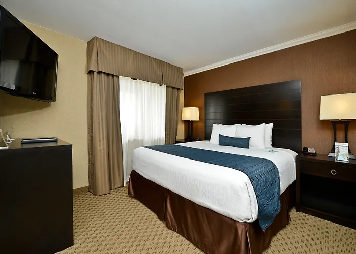Hotel Western Mall & 3*